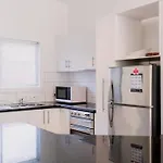 Spacious Townhouse Comfort In Hobart\'S Heart