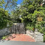 Lowena Cafe And Accommodation