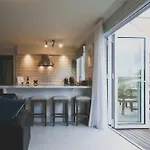 Hobart Avenue Apartments The Nook