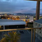 Battery Point Apartment On Hampden