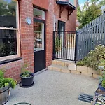 Lords Rest Apartment - Private And Central With Free Parking And Great Wifi