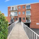 Sandy Bay Apartment With Hobart River View, Near Utas - Stroll To Cafes And Shops