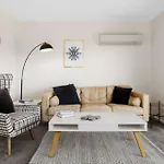 The View 2 Bed Unit With Stunning Hobart Outlook