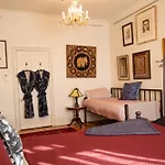 Assemblage Boutique Art B & B