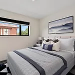 Lord Street Villa - Spacious Comfort & River Views
