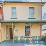 4 Bedroom House - Hobart Cbd - Free Parking - Free Wifi