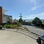 The Tassie - Luxury With Panoramic Water Views