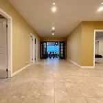 City Retreat For 8 With Spacious Rooms