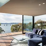 \'Hobart\' - Waterfront Penthouse With Private Heated Pool