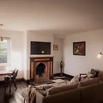 Cosy Heritage Cottage In West Hobart