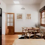 \'Allambee\' Heritage Cottage In Trendy South Hobart