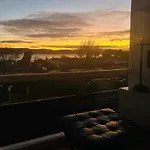The Tassie - Luxury With Panoramic Water Views