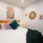 Linear Guest Apartment - Luxury In The City