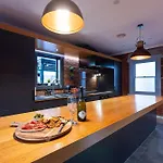 Linear Guest Apartment - Luxury In The City