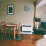 Modern 1 Bed-Walk Casino Riverfront 5 Mins To Cbd