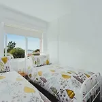Renovated Unit In Leafy Surrounds Close To Shops