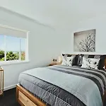 Renovated Unit In Leafy Surrounds Close To Shops
