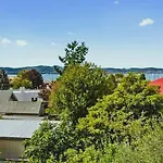 Renovated Unit In Leafy Surrounds Close To Shops