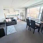 Bayley 1 - Walk To City From 2 Bedroom Apartment With City And Mountain Views