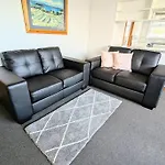 Bayley 2 - Walk To City From 2 Bedroom Apartment With City And Mountain Views