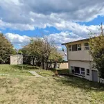 Bayley 2 - Walk To City From 2 Bedroom Apartment With City And Mountain Views