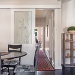 Lovely 2 Bedroom Apartment - Easy Walk To The Cbd