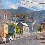 Lovely 2 Bedroom Apartment - Easy Walk To The Cbd