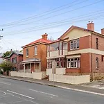 Sunny Apartment On The Fringe Of The Cbd