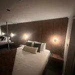 City Fringe Modern Apartment With Car Parking