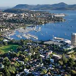 Modern 1 Bed-Walk Casino Riverfront 5 Mins To Cbd