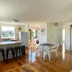 Quarry House - Bright And Renovated!