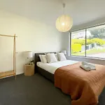 Quarry House - Bright And Renovated!