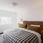 Battery Point Apartment With River Views