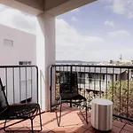 Battery Point Apartment With River Views