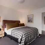 Battery Point Apartment With River Views