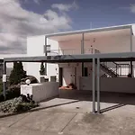 Battery Point Apartment With River Views