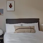 Cosy Central Apartment With Large Sunny Deck