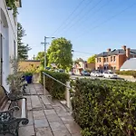 Sir Tom Inner City Living With Off Street Parking