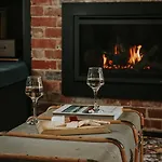 Braithwaite Hobart - Chic Retreat With Outdoor Bath