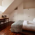 Historic Home Close To Cbd 3Brm With Views