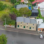 Stylish 3 Bedroom Townhouse - Hobart Cbd