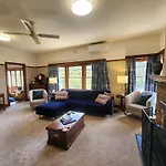 Bowen Toft House- South Hobart, Home From Home