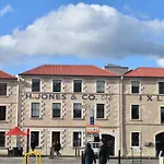 Historic Home Close To Cbd 3Brm With Views