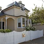 Strahan House