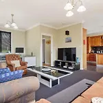 Manfield City Waterfront View Cottage