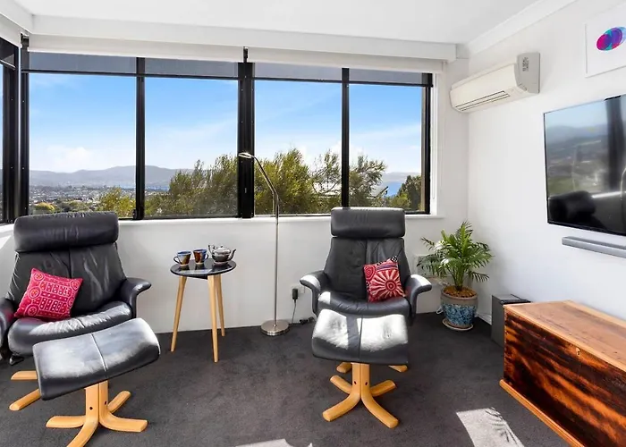 \'Penthouse-Style Pad\' Breathtaking Panoramic Views