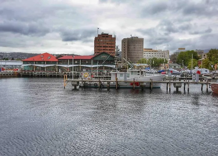 Central Hobart - Beautiful Apartment
