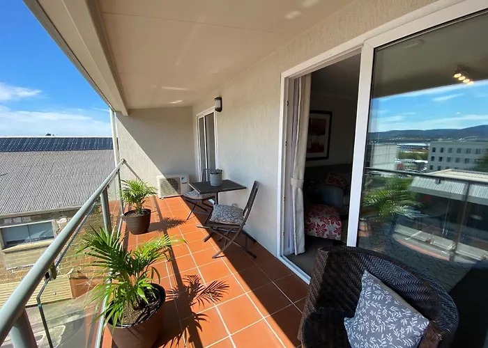 Battery Point Apartment On Hampden