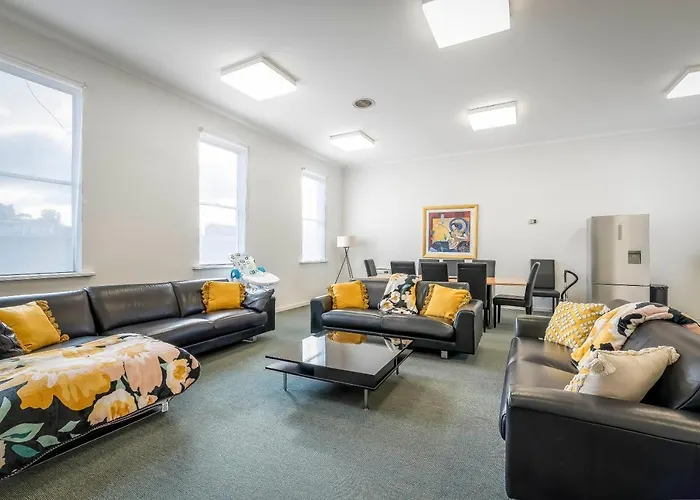 4 Bedroom House - Hobart Cbd - Free Parking - Free Wifi