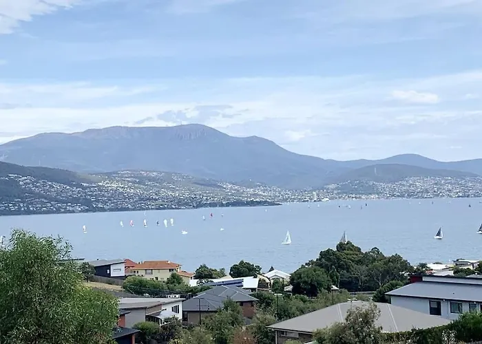 Stunning Water View Home In Hobart